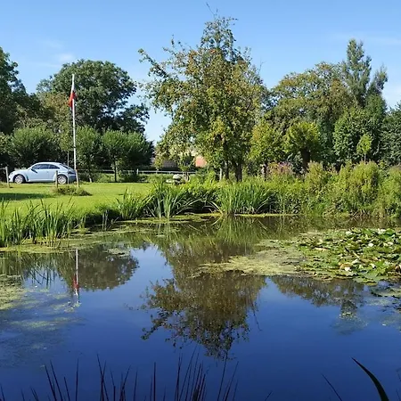 Dom wakacyjny Thatched In The Meadow
