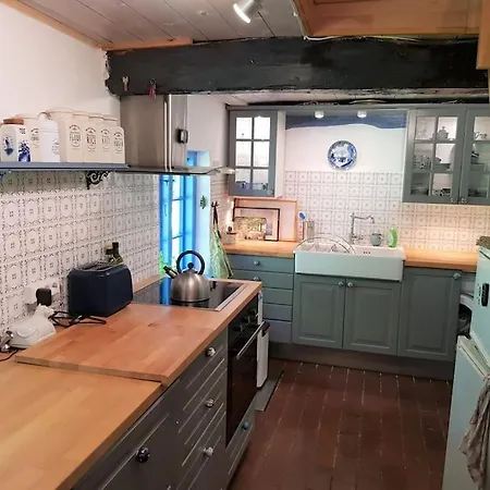 Dom wakacyjny Thatched In The Meadow