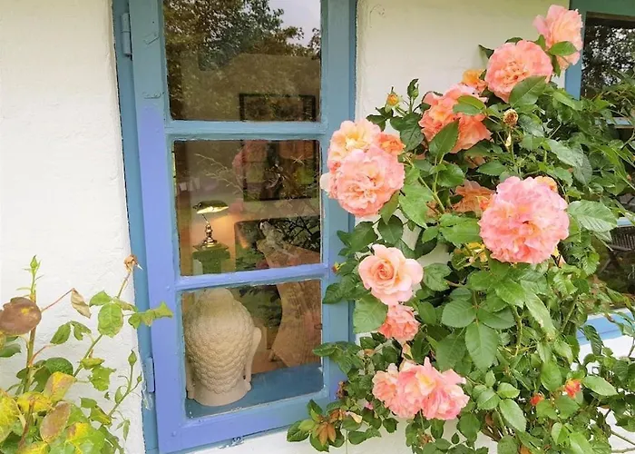 Thatched In The Meadow * Esgrus