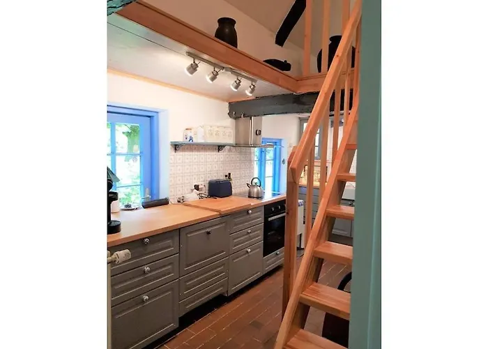 Thatched In The Meadow 別荘